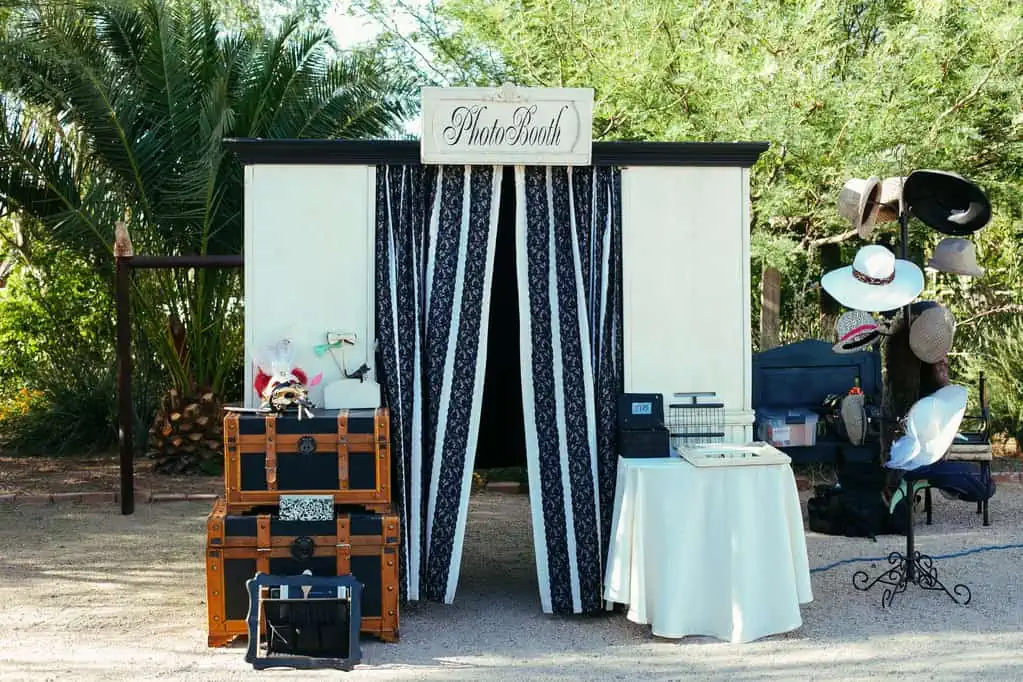 DIY wedding photo booth